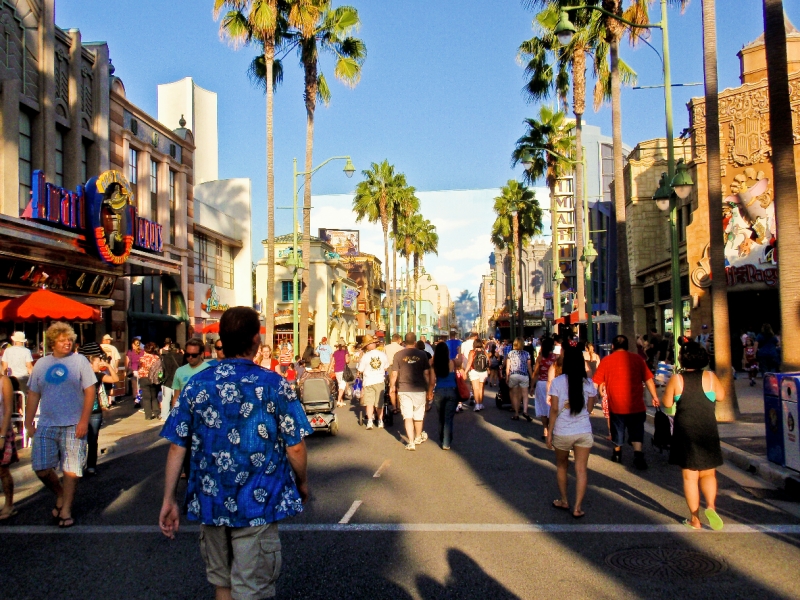 Disney2009 117.jpg - Greg heading down Hollywood Blvd.